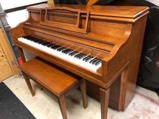 Hallet Davis Console Piano 3
